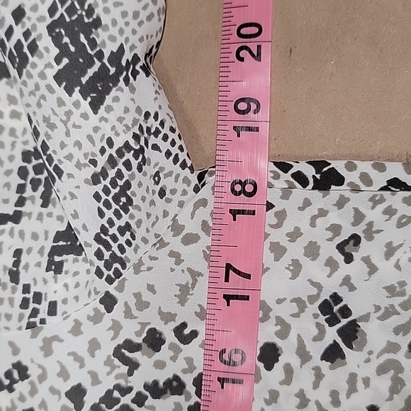 J Crew, Size XS Black, Gray, White Snake Print Button Down Blouse, NEW - Picture 10 of 15